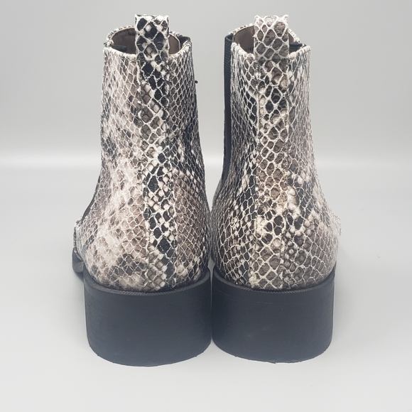 Forever 21 Chelsea Ankle Boots - Picture 4 of 9